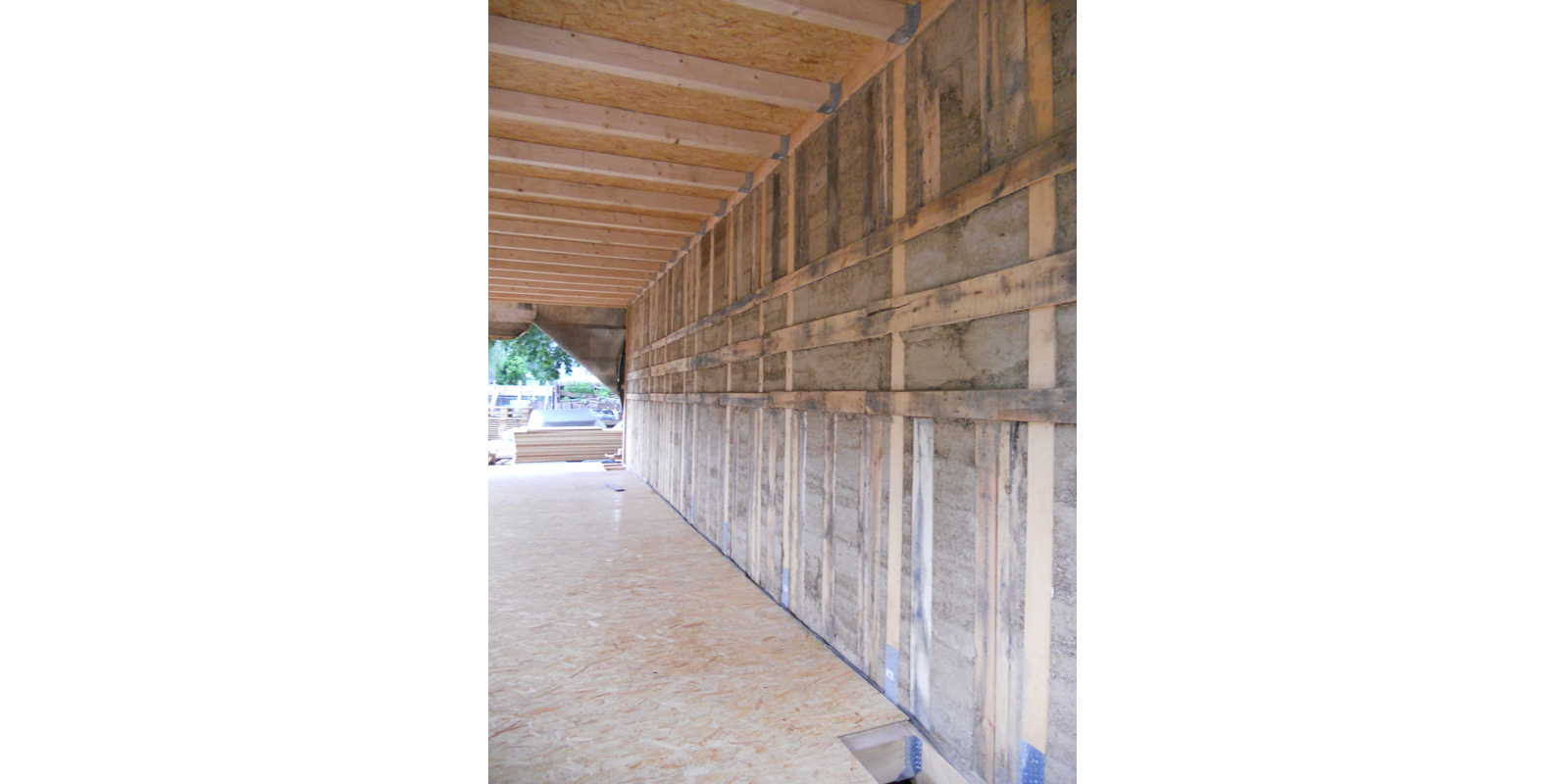 Wandaufbau mit Stampflehm